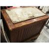 Image 1 : Oak ice chest (16)