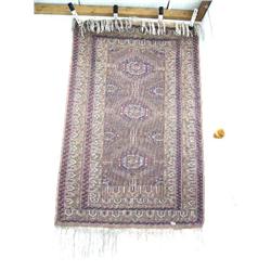 Fine Oriental rug- 49"x33" (25)
