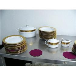 76-piece set of gold and white dishes (25)