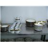 Image 2 : 76-piece set of gold and white dishes (25)