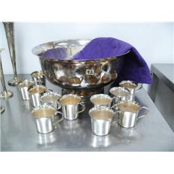 Wallace silver plated punch bowl with 11 cups (25)
