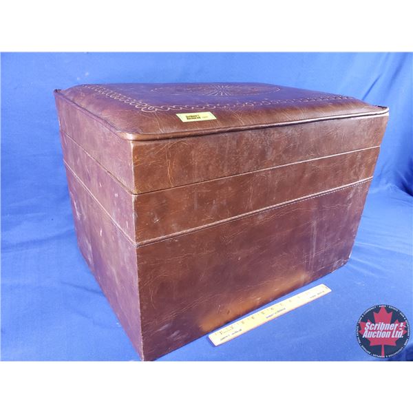 Storage Chest / Ottoman (15"H x 22"W x 16"D) (SEE PICS!)