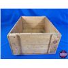 Image 2 : BLUE RIBBON BAKING POWDER Crate (8"H x 19-1/2"W x 13-3/4"D) (SEE PICS!)