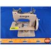 Image 2 : SINGER Sewing Machine - Mini / Toy "Made in Great Britain" (6-1/2"H x 6"W x 3"D) (SEE PICS!)