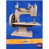 Image 4 : SINGER Sewing Machine - Mini / Toy "Made in Great Britain" (6-1/2"H x 6"W x 3"D) (SEE PICS!)