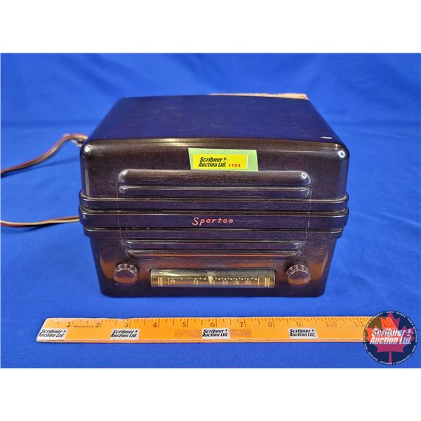 Sparton Table Top Bakelite Radio (Un-Tested / No Battery) (6-1/2"H x 9-1/4"W x 6-1/4"D) (SEE PICS!)