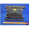 Image 2 : Underwood Typewriter (9-1/2"H x 15-1/2"W x 13"D) (SEE PICS!)