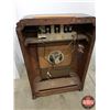 Image 5 : PHILCO Broadcast Floor Model Radio with Police Band  (Model 221) - c/w Electro Mode "S" Battery Elim