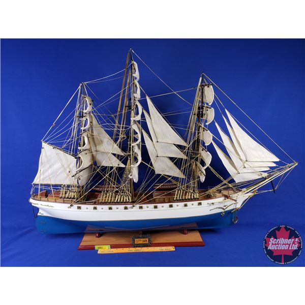 MODEL DECOR SHIP : "Cutty Sark" (32"H x 44-1/2"W x 5-3/4"D) (SEE PICS!)
