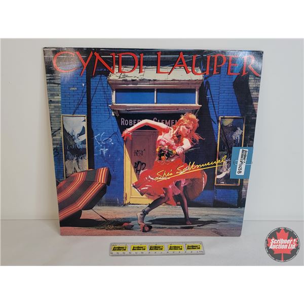 RECORD ALBUM: CYNDI LAUPER "She's So Unusual" (SEE PICS!)