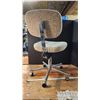 Image 2 : wool cloth padded office chair