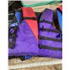 Image 4 : 3 adult life jackets