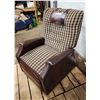 Image 3 : 3' tall 30" wide vintage leather arm chair