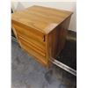 Image 2 : night stand - 20.5"x17"x21"H - natches lot #732