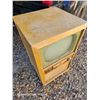 Image 2 : antique TV