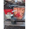Image 2 : lot of vintage oil cans - 3 full/partial