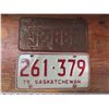 Image 1 : 2 vintage Saskatchewan license plates