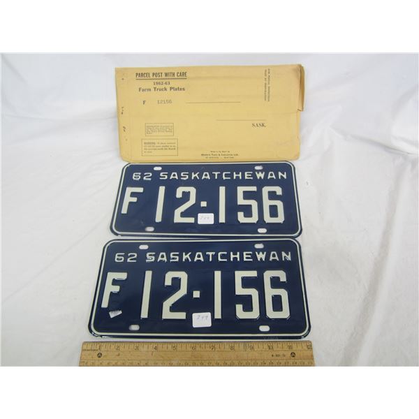 Pair of 1962 Saskatchewan Plates with Envelope