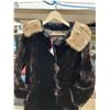 Image 2 : Mouton coat with fur collar, 3/4 length, Ladies Large, very good condition