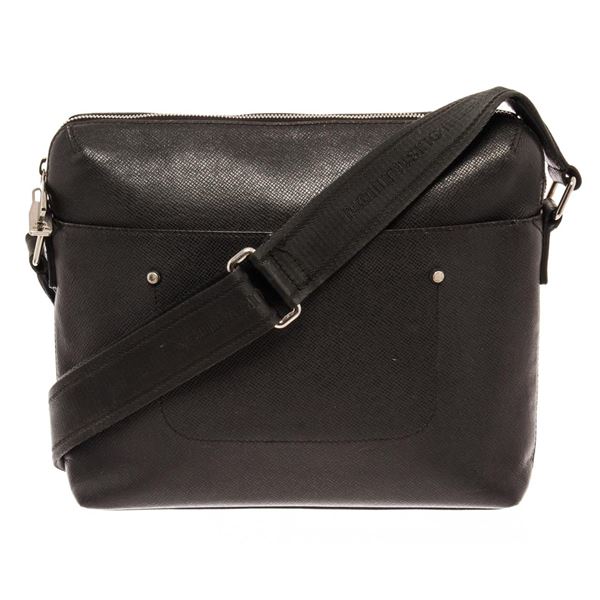Louis Vuitton Grigori Pochette Messenger Bag Black Taiga Leather