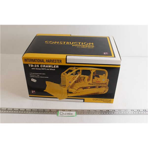 * First Gear International Harvester TD-25 Crawler with Sweep ROPS and Winch Die Cast - 1/25, In Box