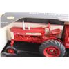 Image 2 : ERTL Farmall 350 Tractor and Wagon Die Cast Set - 1/16