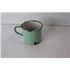 Image 6 : (3) Vintage Enamel Cups