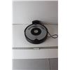 Image 1 : iRobot Roomba Vacuum With Charger - Charger Works