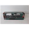 Image 2 : Maisto Design Tow & Go Volkswagen Van "Samba"/Alameda Trailer - 1:64 Scale