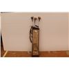 Image 9 : * Vintage Golf Clubs in Golf Bag (2) Putters (3) Drivers