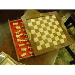 WOOD CHESS BOARD AND MEN