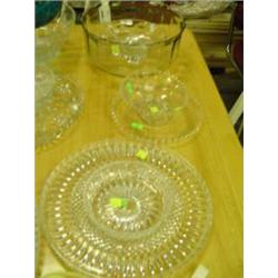6 PIECES GLASSWARE