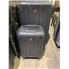 Image 2 : 5 ASSORTED SUITCASES