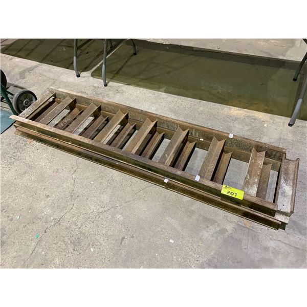 PAIR OF TRAILER RAMPS