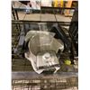 Image 2 : HAMILTON BEACH MICROWAVE AND CUISINART WAFFLE MAKER