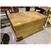 Image 1 : ANTIQUE DOVETAILED BLANKET BOX