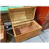 Image 2 : BLANKET BOX