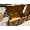 Image 2 : BLANKET BOX