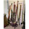 Image 1 : 5 BUNDLES OF ASSORTED TOOLS INCLUDING; SHOVELS, RAKES, PICKAXES, POST HOLE DIGGER & MORE