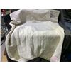 Image 2 : HOCKEY MOM HEATED BLANKET