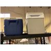 Image 2 : RACK OF ASSORTED ITEMS INCLUDING; COOLERS, RECESSED LIGHTING & PITNEY BOWES BAG (RACK NOT INCLUDED)\
