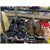 Image 2 : SHELF OF ASSORTED SHOES