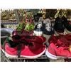 Image 2 : SHELF OF ASSORTED SHOES