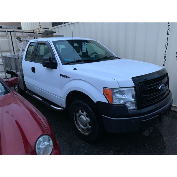*R* 2013 FORD F150 XL, 4DR EXT CAB, FLATDECK, WHITE, VIN 1FTEX1CM7DFA76503,