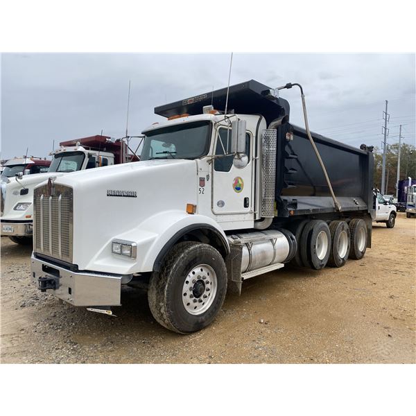 2020 KENWORTH T800 Dump Truck