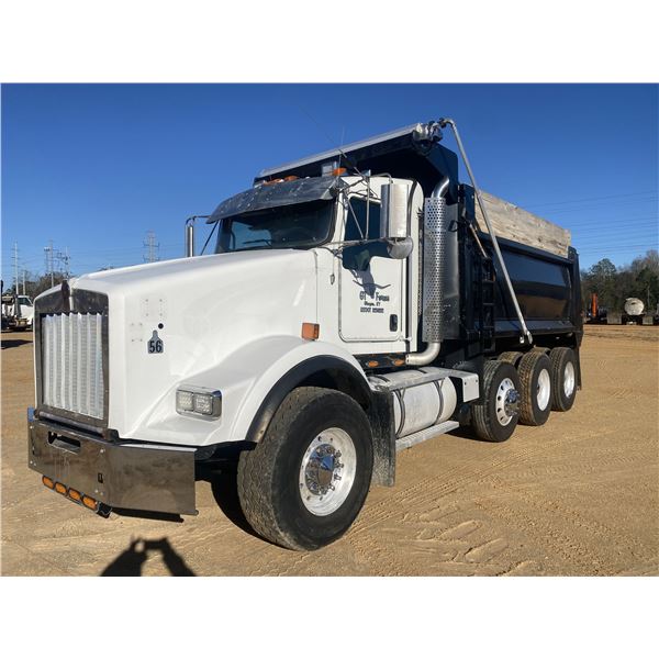 2014 KENWORTH T800 Dump Truck
