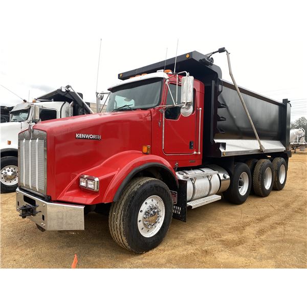 2016 KENWORTH T800 Dump Truck