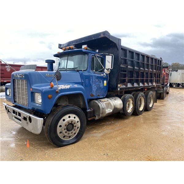 1990 MACK RD688S Dump Truck