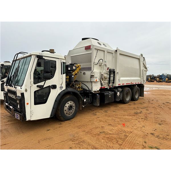 2022 MACK LR64 Garbage / Sanitation Truck