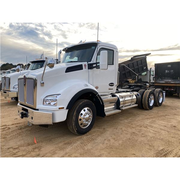 2024 KENWORTH T880 Day Cab Truck
